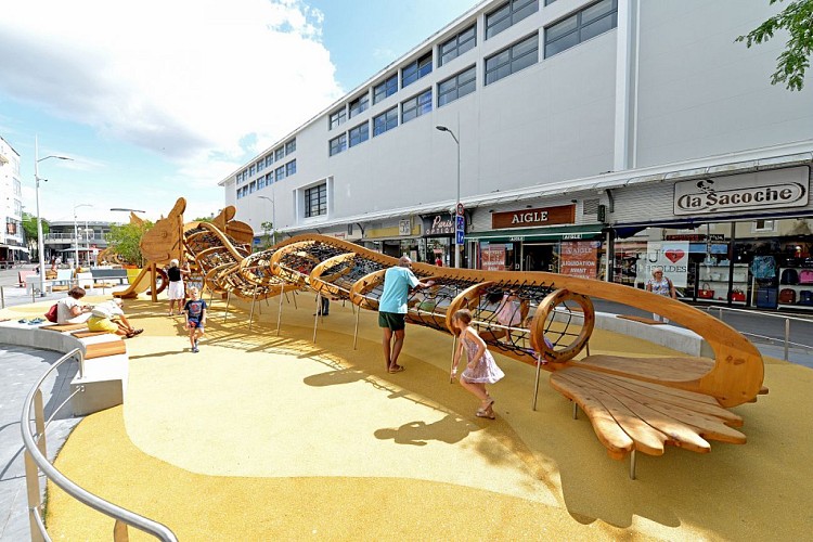AIRE DE JEUX CENTRE VILLE - LE DRAGON DES MERS ET L'ANGUILLE