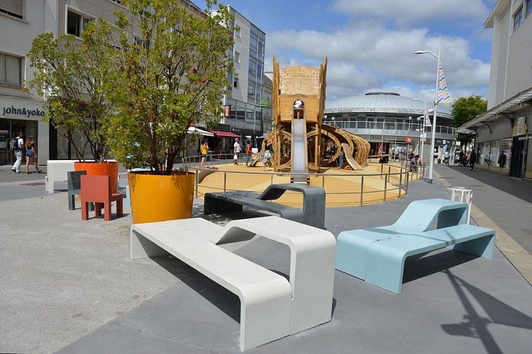 AIRE DE JEUX CENTRE VILLE - LE DRAGON DES MERS ET L'ANGUILLE