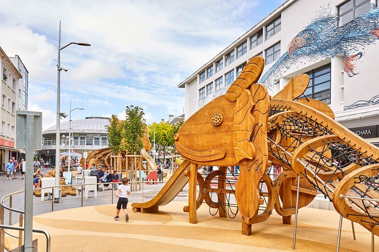AIRE DE JEUX CENTRE VILLE - LE DRAGON DES MERS ET L'ANGUILLE