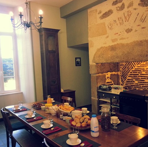 CHAMBRE D'HÔTES LES CARMES - LA PEROUSE