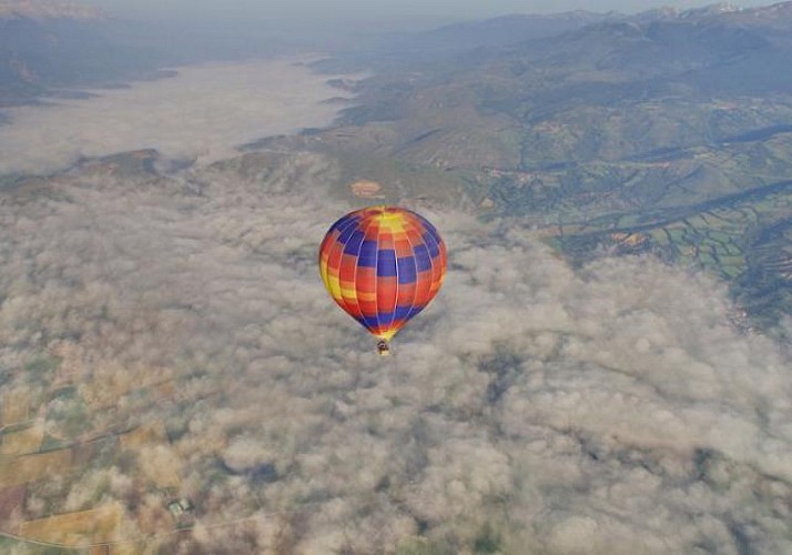 Hot Air Balloon Ride Over Catalonia - Breakfast Included - Barcelona