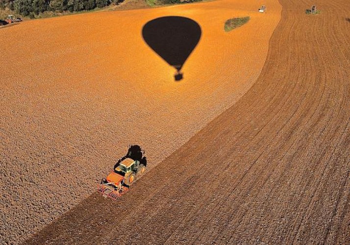 Hot Air Balloon Ride Over Catalonia - Breakfast Included - Barcelona