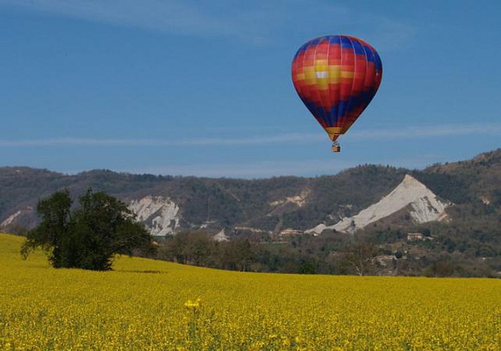 Hot Air Balloon Ride Over Catalonia - Breakfast Included - Barcelona