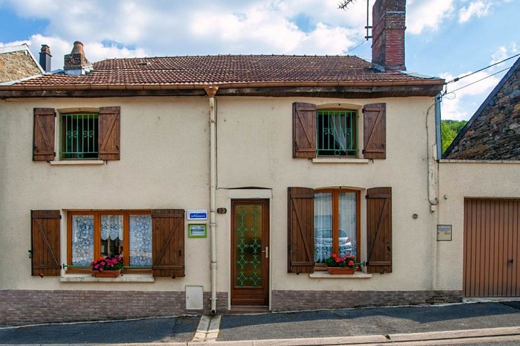 Gite "Le Chemin Vert", maison dans vallée de la Meuse, proche lac, voie verte et randonnées