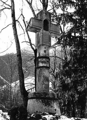 The Cross at Le Clos du Pin