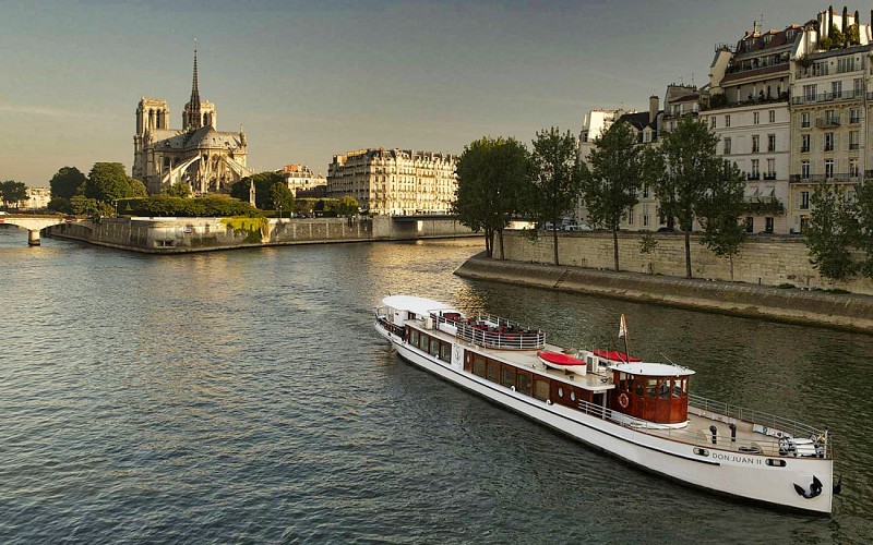French Cuisine Lunch Cruise On Seine River