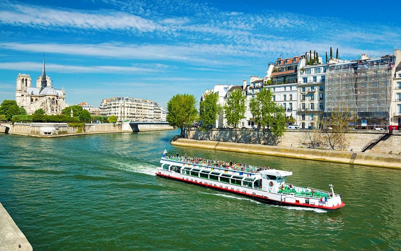 French Cuisine Lunch Cruise On Seine River