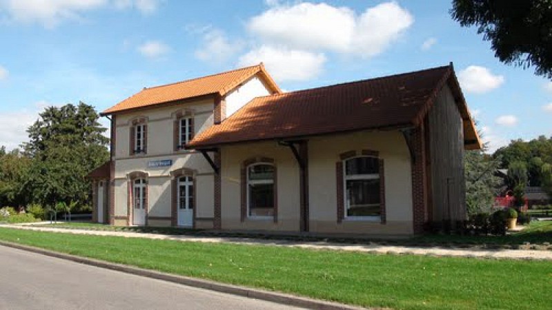 Départ au pied de la bibliothèque