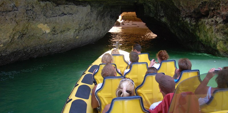 Zodiac boat cruise on the Algarve coast with cave visits and dolphin observation - Albufeira