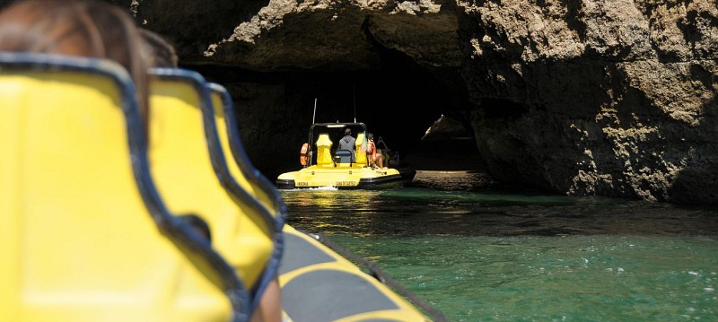 Croisière en zodiac sur la côte de l’Algarve avec observation de grottes et dauphins – Albufeira