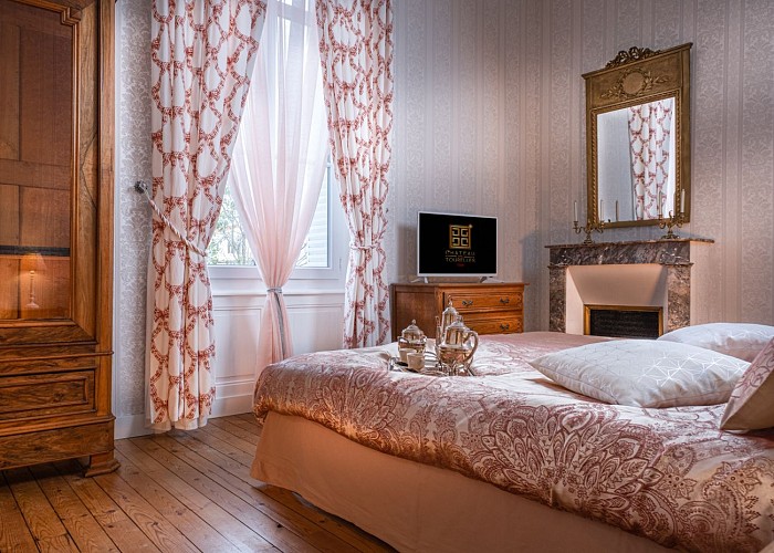 CHATEAU  DES TOURELLES - CHAMBRE BLANCHE