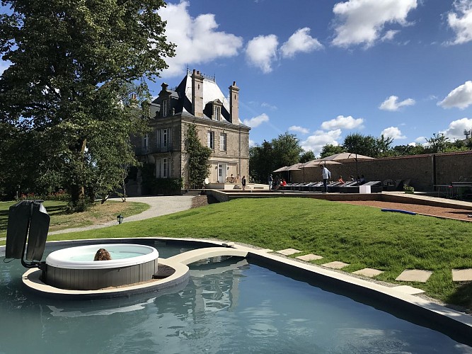 CHATEAU  DES TOURELLES - CHAMBRE BLANCHE