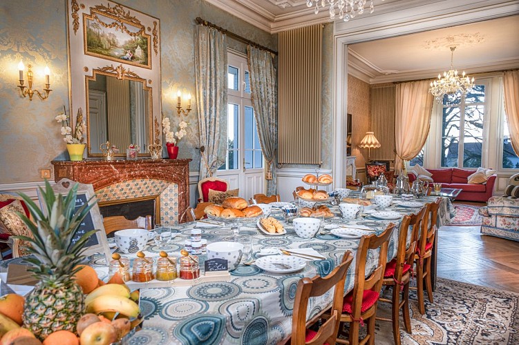 CHÂTEAU DES TOURELLES CHAMBRE BLEUE