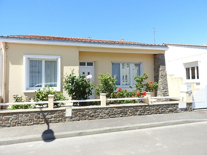 Maison Pool Immobilier Sablais MAIS F04223