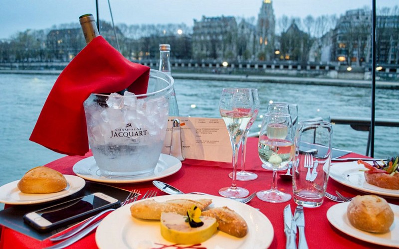 Bateaux Mouches Early Evening Seine River Dinner Cruise With Wine