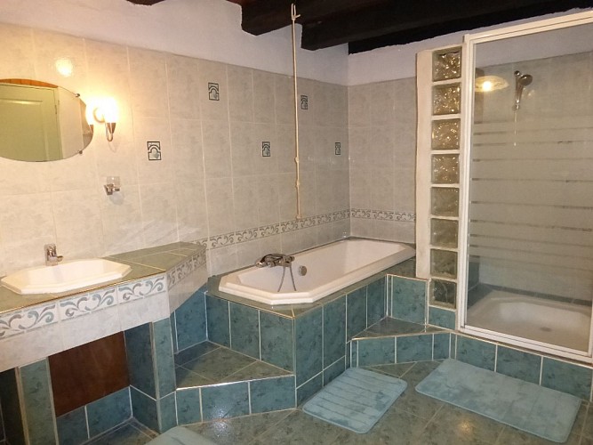 Gîte 12p Le Chazal salle de bains principale