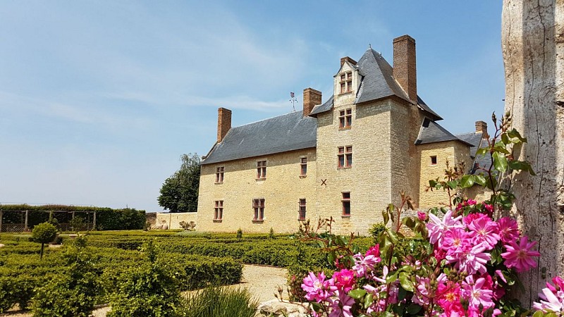CHÂTEAU DE VILLENEUVE ET SES JARDINS