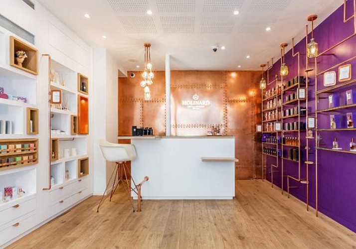 Atelier "Le Petit Parfumeur" création de parfum pour enfants - Parfumerie Molinard à Paris