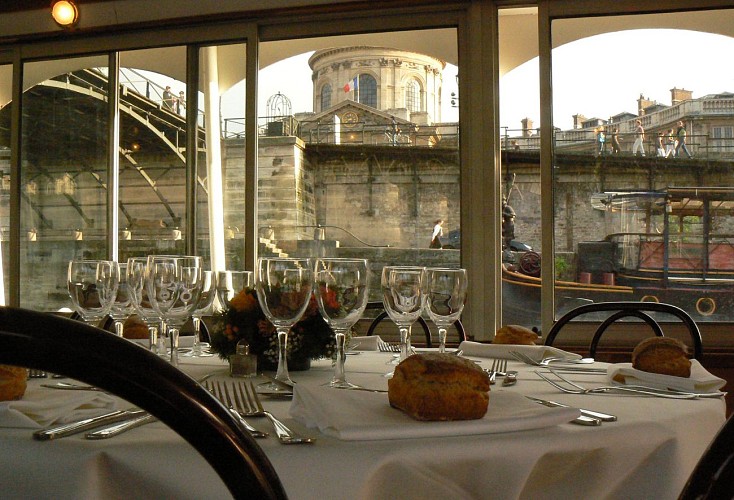 Open air dinner cruise on the Seine and the St. Martin Canal