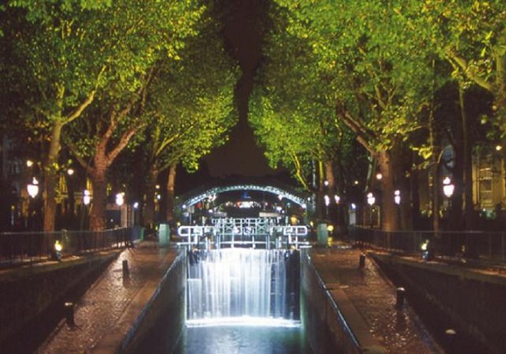 Open air dinner cruise on the Seine and the St. Martin Canal