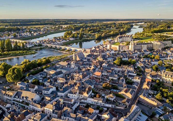 Helicopter flight over Chateaux de la Loire