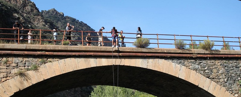 Saut à l’élastique dans les Pyrénées catalanes - à 3h de Barcelone