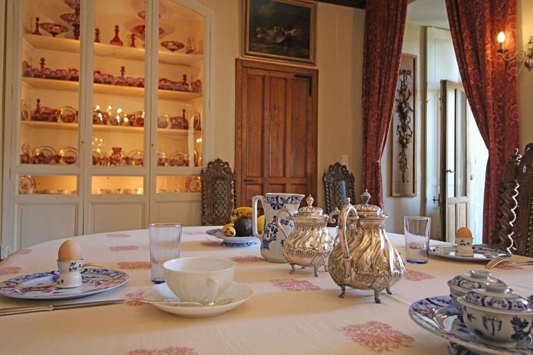 Château de Bort à Saint Priest Taurion en Haute-Vienne (Nouvelle Aquitaine)- salle du petit déjeuner_4