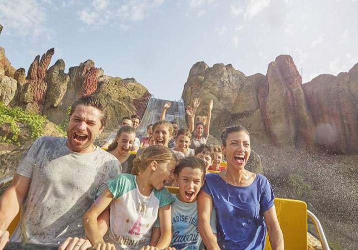 Entrada PortAventura  & Ferrari Land - 1 día/2parques, 2 días/2 parques