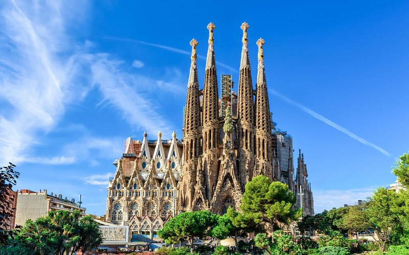 Sagrada Familia Fast-Track Guided Tour with Towers Access