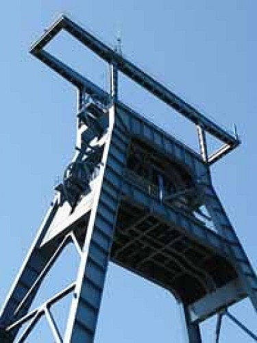 Chevalement de la fosse n°9