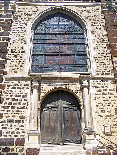 Eglise Saint-Pierre et Chapelle des Seigneurs.