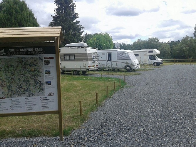 Aire-Camping-cars-Courtonnes-la-Meurdrac
