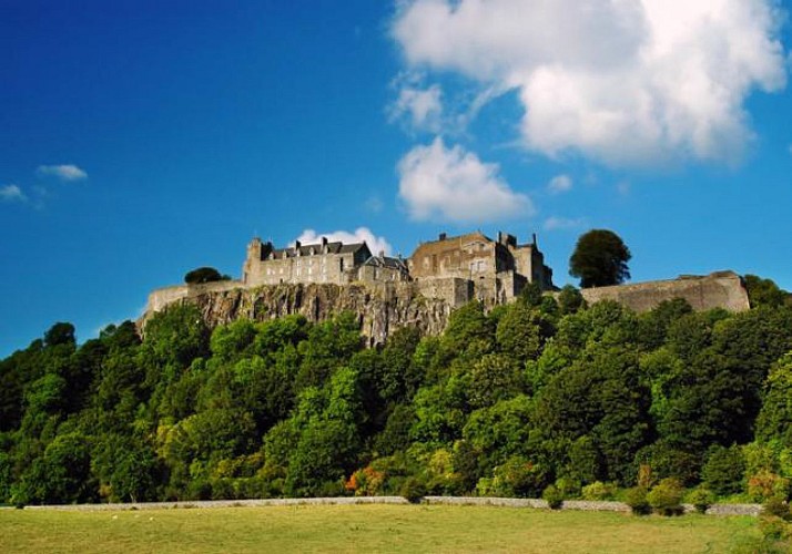 A day trip to Stirling Castle, Loch Lomond and a visit to a whisky distillery - in a small group - leaving from Glasgow