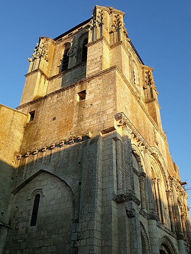 L'église Saint-Nazaire - Corme-Royal