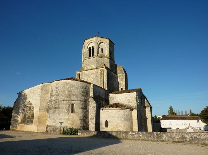 Le village et l'église de Saint-Sulpice d'Arnoult