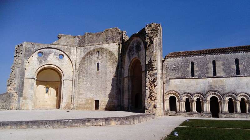 Abbaye de Trizay