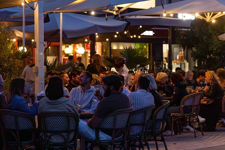 Terrasse Place de la République- 12-2029 - ©OTI.Limoges.Anne-Sophie.Dubreuil (16)