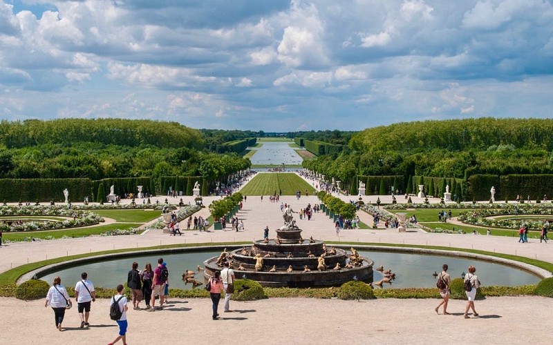 Skip the Line: Versailles Palace & Gardens Guided Tour from Paris