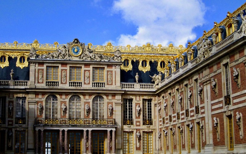 Skip the Line: Versailles Palace & Gardens Guided Tour from Paris