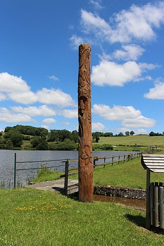 Sculptures en bois de l’étang des Planches