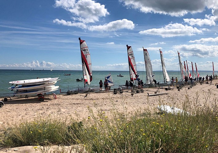 LANGRUNE-SUR-MER-ECOLE-DE-VOILE-VOILES-DE-NACRE-STAGE-ENFANTS-NAUTISME-CREDIT-MATHILDE-LELANDAIS