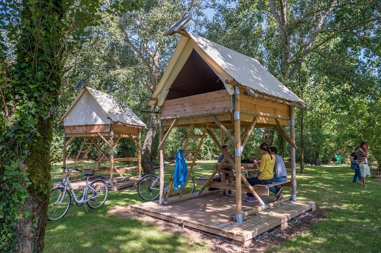 CABANES SUR PILOTIS DU CAMPING DE LA GUYONNIÈRE