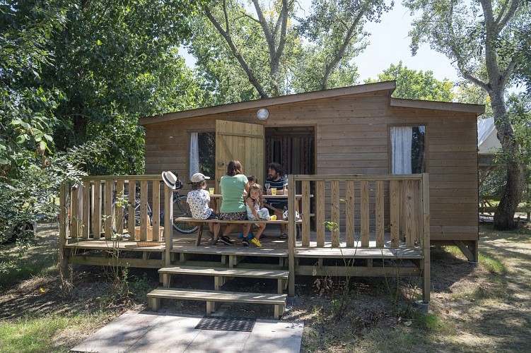 CABANES SUR PILOTIS DU CAMPING DE LA GUYONNIÈRE