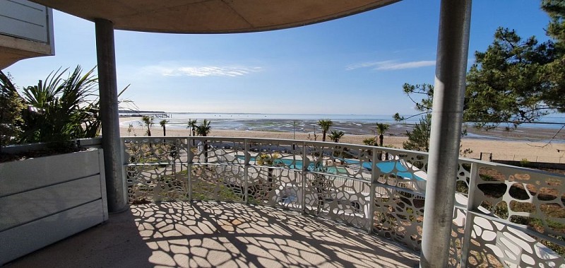 Appartement de standing vue mer pour 4/6 personnes dans résidence avec piscine extérieure chauffée, accès direct plage