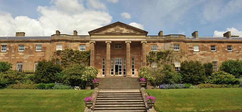 A guided Hillsborough Castle visit & access to the gardens - 22km from Belfast