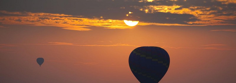 Sunrise hot air balloon ride over Las Vegas