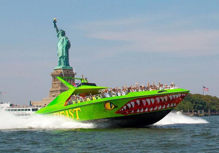 Adrenalinbootsfahrt in den Gewässern von New York mit dem Speedboot „The Beast“ - 30 min