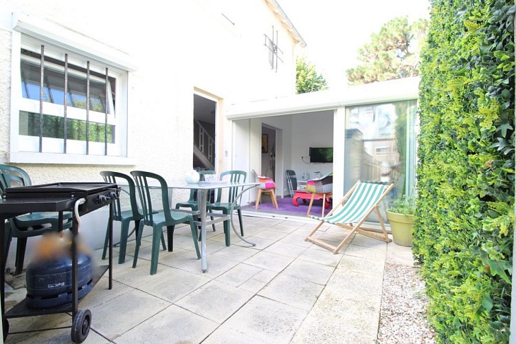 OFFRE VACANCES DE PRINTEMPS - VILLA CHARLOTTE   Proche plage commerces gare