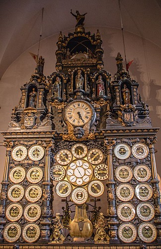 Cathédrale Saint-Jean et son Horloge Astronomique