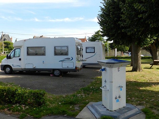 Aire camping-cars (services et stationnement) à Montoire-sur-le Loir